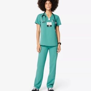 (set) FIGS - Marine Catarina one-pocket top + Kade cargo pant
